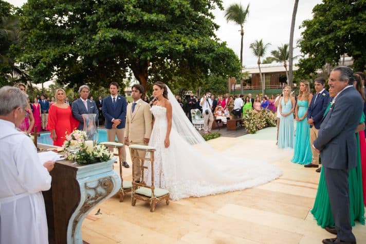 Casamento-Lele-e-Lucas-Tivoli-Bahia-cerimonia-EukaWeddings_LeleLuca_Previas_Finais-37-712x475
