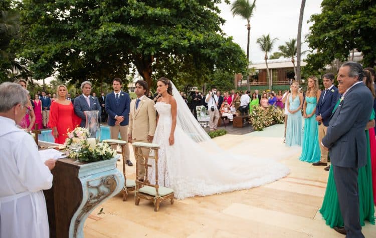 Casamento-Lele-e-Lucas-Tivoli-Bahia-cerimonia-EukaWeddings_LeleLuca_Previas_Finais-37-750x475