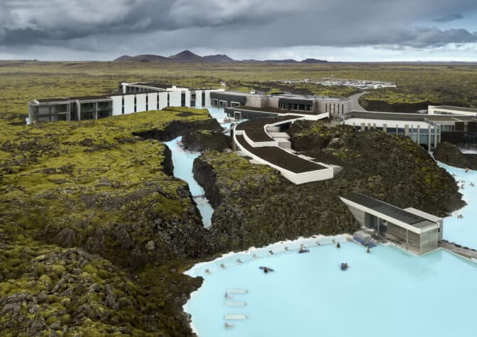 the-retreat-at-blue-lagoon-iceland-basalt-architects_2-672x475